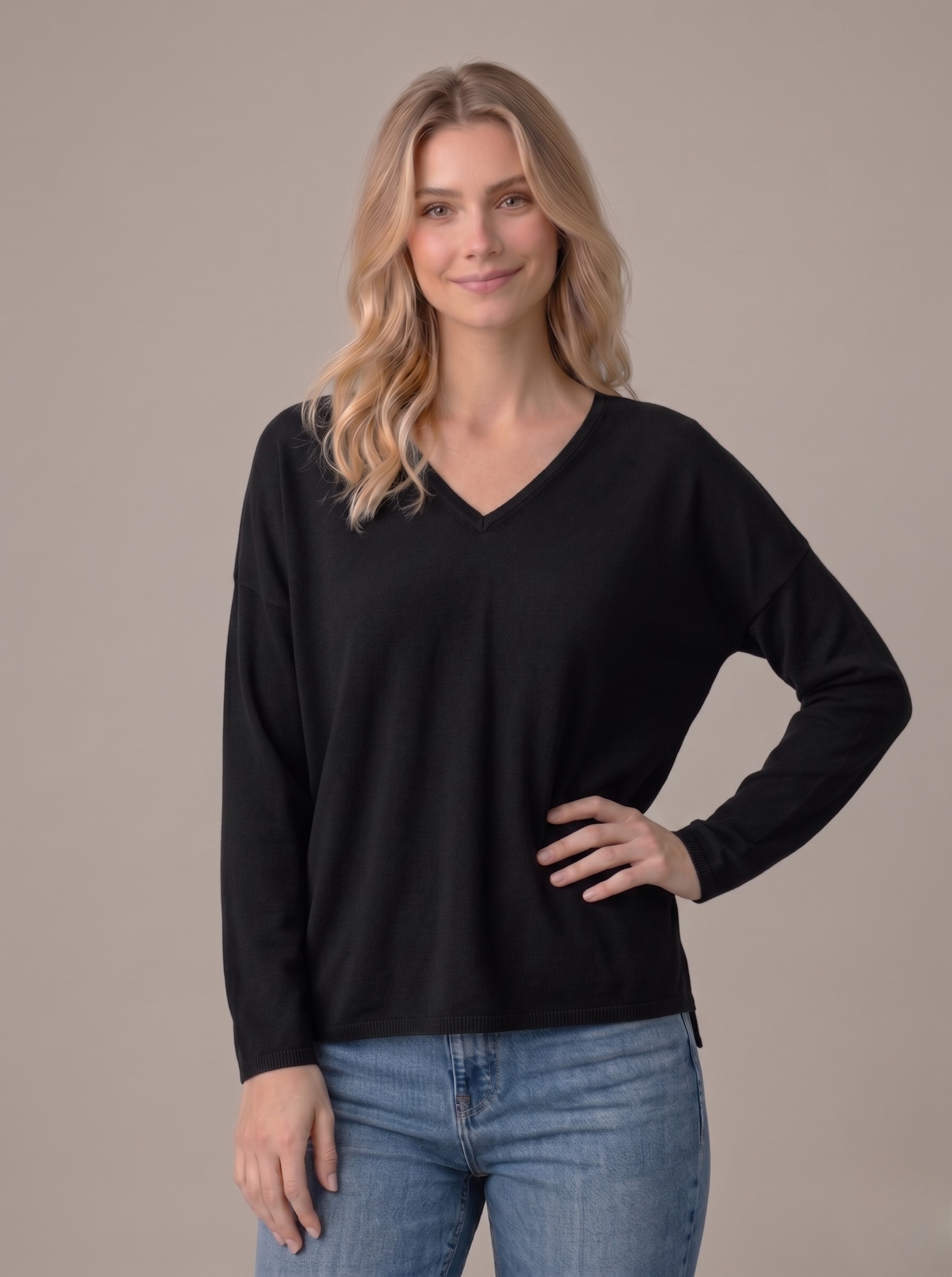 Maglia over donna in cotone con scollo a V nera