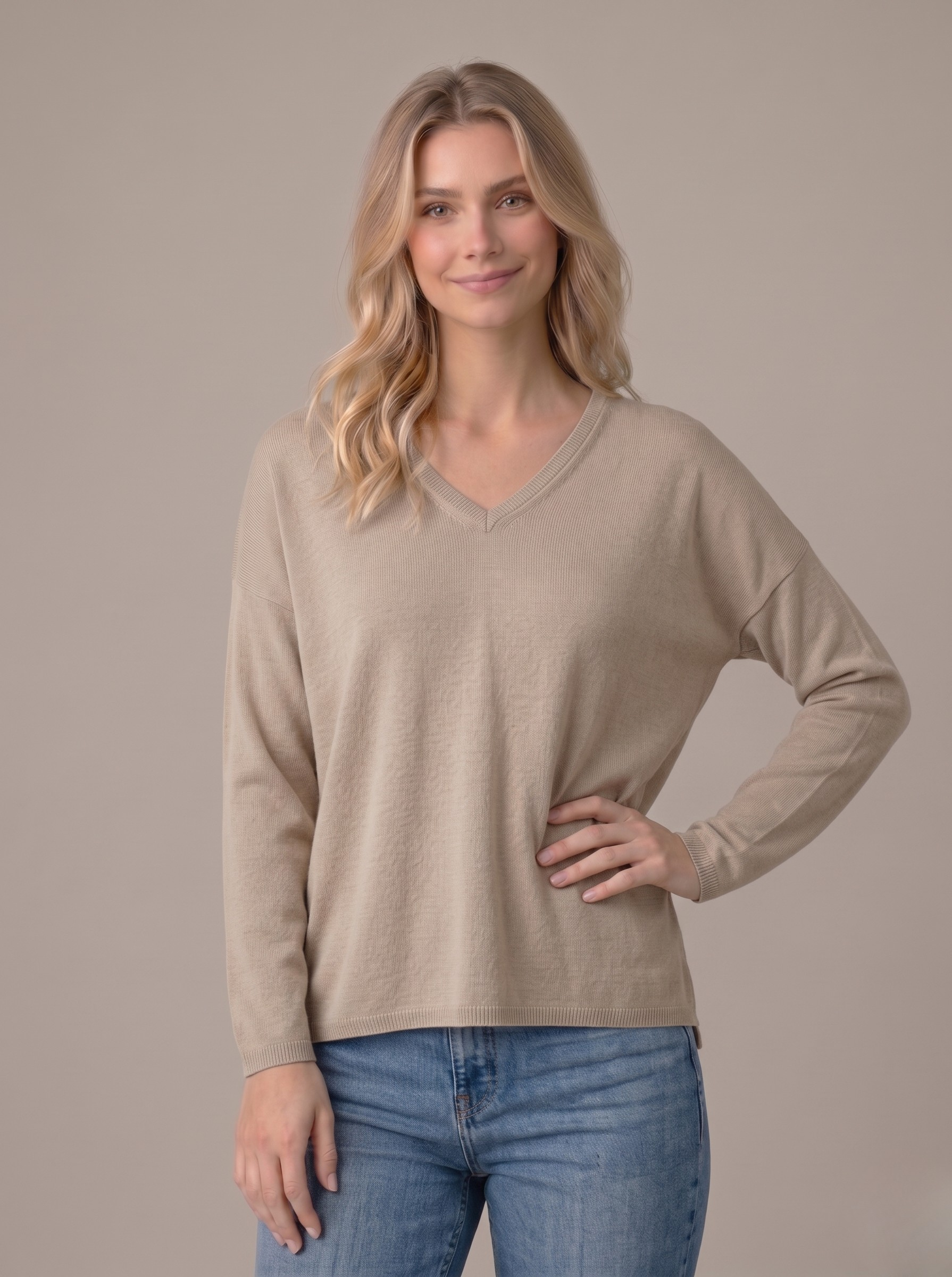 Maglia over donna in cotone con scollo a V beige corda