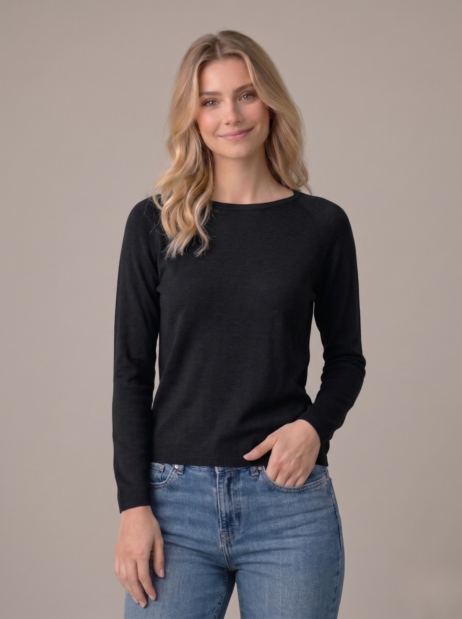 Maglia donna in lino cotone con scollo a barchetta black